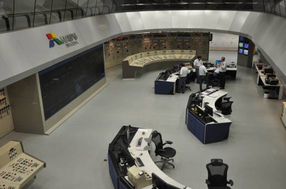 O centro de comando da Usina de Itaipu, em Foz do Iguaçu, fronteira de Brasil e Paraguai